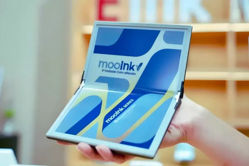 Dünyanın İlk Katlanabilir E-Kitap Okuyucusu Tanıtıldı: Readmoo mooInk V