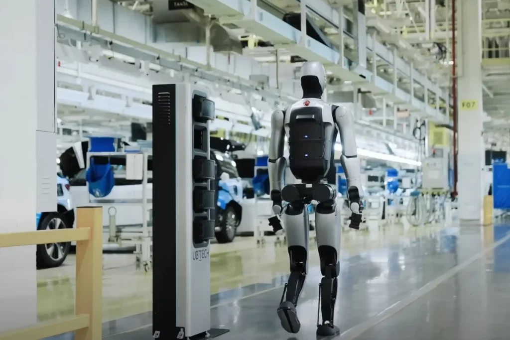Kendi Bataryasını Değiştiren İnsansı Robot Tanıtıldı