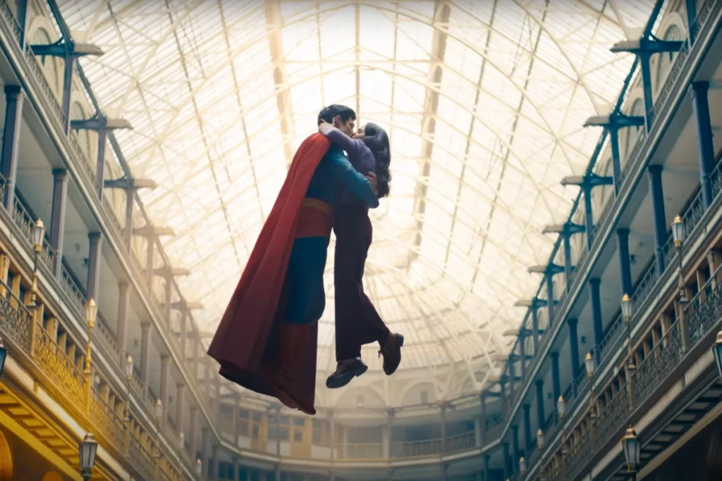 Superman 2025 İncelemesi: James Gunn’ın Cesur Yorumu, Sinemayı Kurtarabilir mi?
