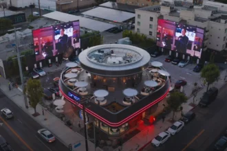 Tesla Diner Hollywood'a Retro-Fütüristik Bir Ziyafetle Açıldı