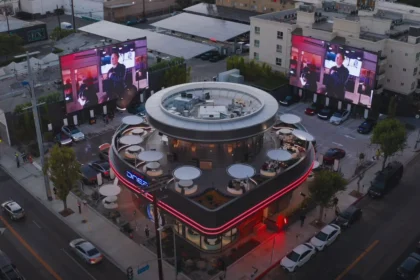 Tesla Diner Hollywood'a Retro-Fütüristik Bir Ziyafetle Açıldı