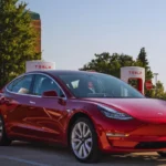 Tesla Supercharger Sırasına, Yüksek Teknolojili Bir Çözüm Getiriyor